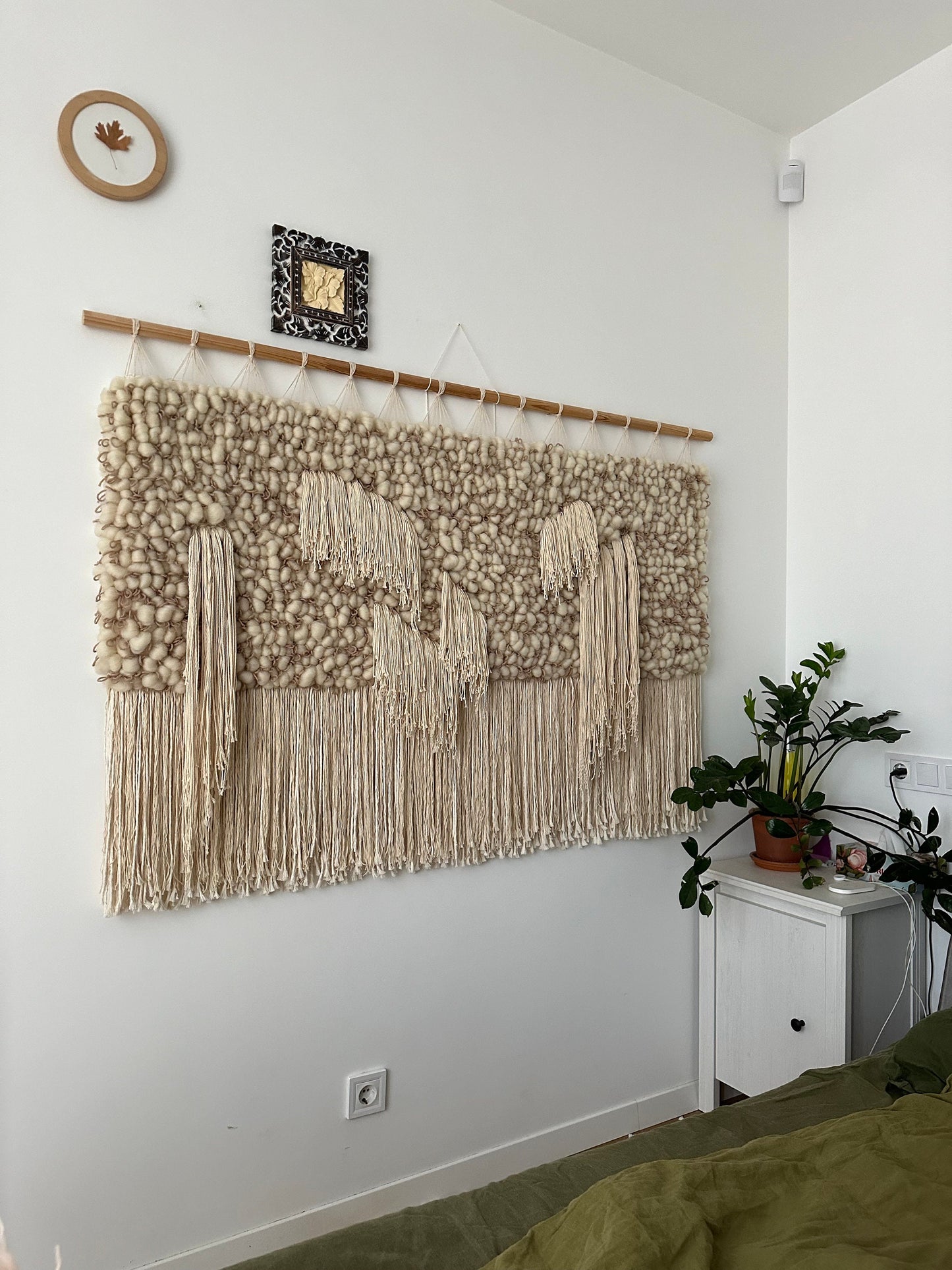 Large Monochrome Wall Hanging – Wool Fiber Art in Ivory & Beige